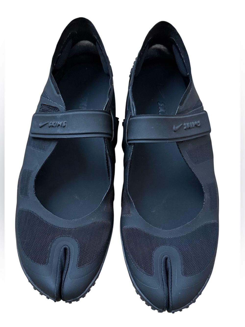 NikeSKIMS Rift Mesh split toe shoe